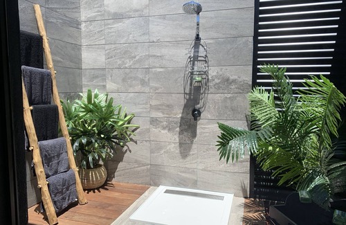 Shepparton House | Family-Friendly Retreat at Le Graham Shepparton Hotel