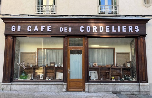Romans-sur-Isere Apartment | Le Grand Café - BedinShop - historic center