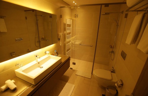 Mchaymcheh Hotel | Relax at Le Grand Chalet Zaarour with Pool and Dining