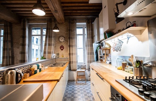 Griffon - Royale Apartment | Discover Le Grand Colomes: Family-Friendly with Breakfast