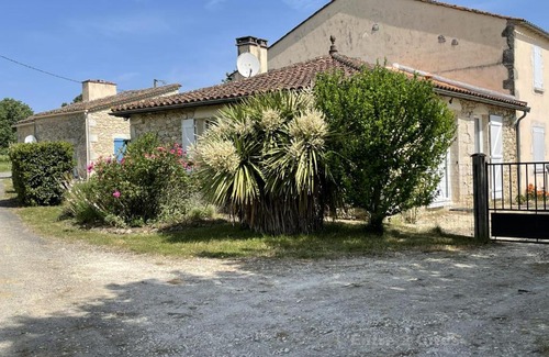 Pellegrue House | Unmatched Stay at Le Grand Gîte with Oceanfront Pool