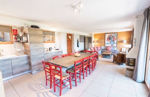 Vaujany Ski Chalet | Family-Friendly Le Grand Galbert Chalet with Hot Tub & Spa