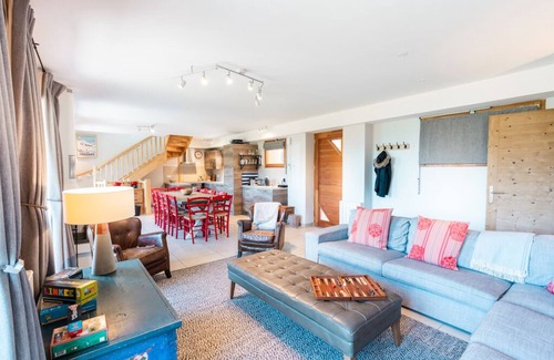 Vaujany Ski Chalet | Family-Friendly Le Grand Galbert Chalet with Hot Tub & Spa