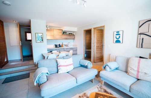 Vaujany Ski Chalet | Family-Friendly Le Grand Galbert Chalet with Hot Tub & Spa