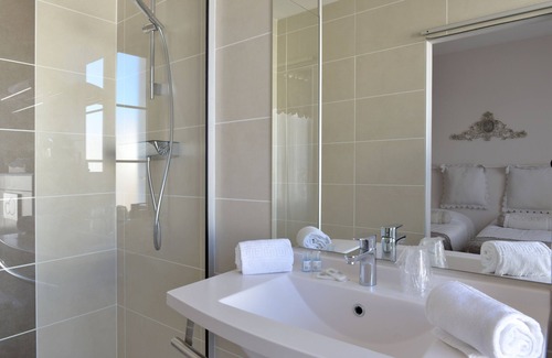 Fouras Hotel | Relax at Le Grand Hôtel des Bains SPA: Rated 9/10 with Pool