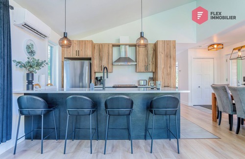 Pont-Rouge Ski Chalet | Experience Le Grand Pic de Portneuf: Hot Tub & Pool Await