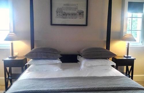 Beaulieu-les-Loches House | Experience Le Grand Presbytère de Beaulieu with Ocean Views