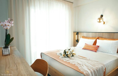 Gerakini Apartment | Family-Friendly Le Grand Rêve Deluxe Apartment Awaits You