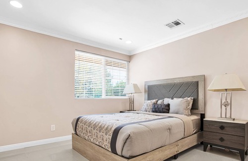 Northridge House | Discover Le Grande Northridge: Family-Friendly Retreat