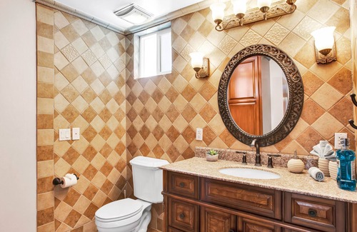 Northridge House | Discover Le Grande Northridge: Family-Friendly Retreat