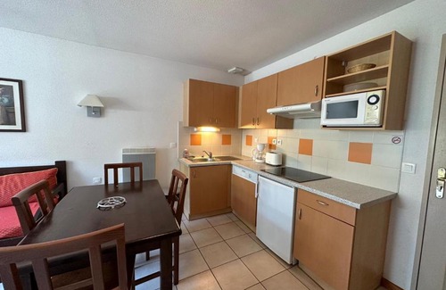 Sainte-Marie-la-Blanche Apartment | Discover L'étape Bourguignonne: Family-Friendly Retreat