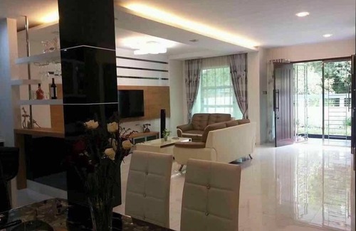 Tambun House | Discover Le Greene: Family-Friendly Stay with Breakfast