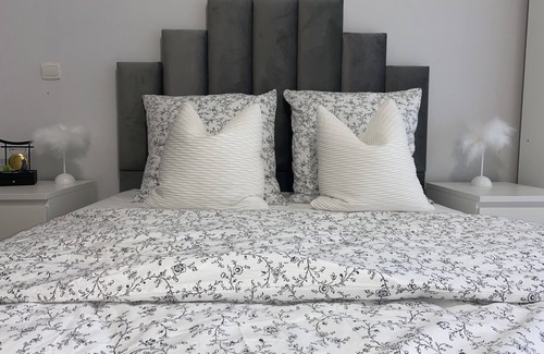 Conflans-Sainte-Honorine Apartment | Discover Family-Friendly Comfort at Le Grenats Hotel