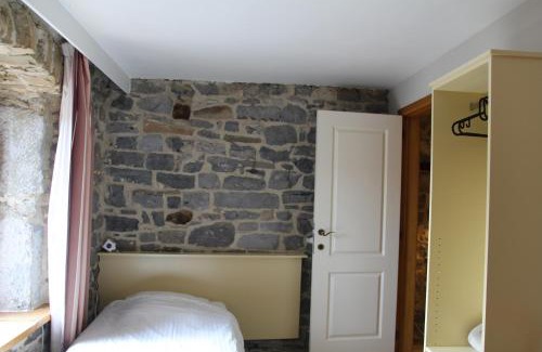Mettet House | Inviting Le Grenier de la Floye - Gîte Coquelicot with Pool