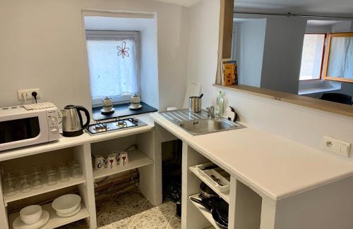 Sospel Apartment | Cozy Le Grenier: Family-Friendly Retreat with Great Ratings