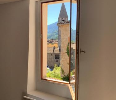 Sospel Apartment | Cozy Le Grenier: Family-Friendly Retreat with Great Ratings
