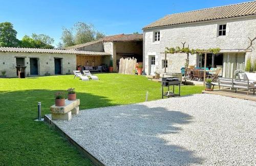 Saint-Medard-d'Aunis House | Relaxing Retreat at Le Grenier - Gîte de Charme La Rochelle