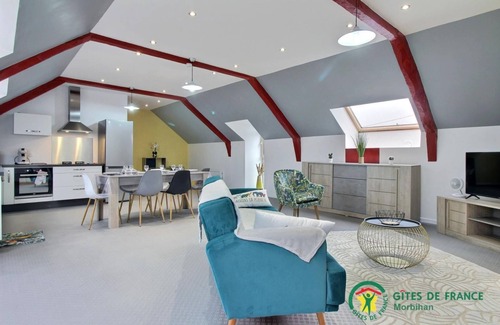 Peaule House | Discover Le Grenier: Pet-Friendly Gîte with Pool Access