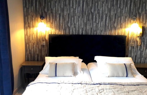 Saint-Jacques-des-Blats Hotel | Discover Le Griou: Family-Friendly Retreat with Dining