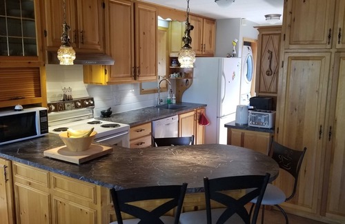 Saint-David-de-Falardeau House | Relax at Le Hâvre de Paix: Spa, Hot Tub & Family-Friendly