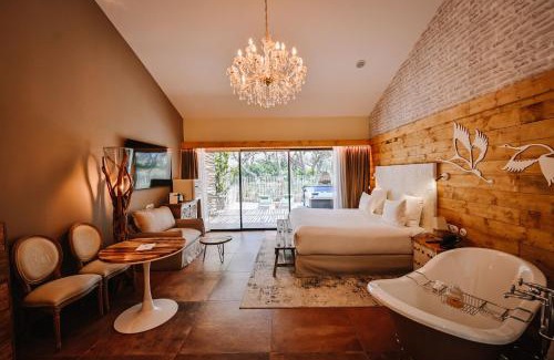 Toulon - Hyeres Hotel | Elegant Ecolodge & Spa with Ocean Views and Private Beach
