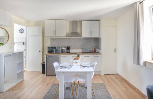 Bernieres-sur-Mer Apartment | Inviting Le Haut de la Roseraie Studio with Ocean View