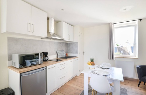 Bernieres-sur-Mer Apartment | Inviting Le Haut de la Roseraie Studio with Ocean View