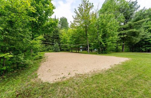 Sainte-Emelie-de-L'Energie Ski Chalet | Le Havre d'Émélie dogfriendly Lake access