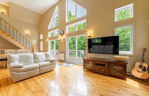 Sainte-Emelie-de-L'Energie Ski Chalet | Le Havre d'Émélie dogfriendly Lake access