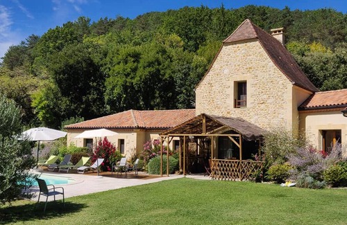 Bezenac Villa | Le Hibou Heureux: Villa with Private Pool & Ocean View