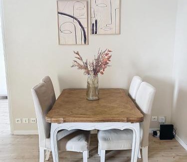 Margny-les-Compiegne Apartment | Discover Le Horance: Balcon & Parking Included