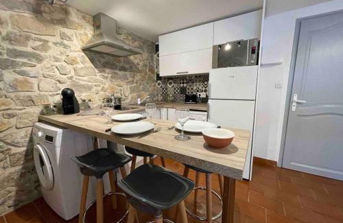 Route d'Arles Apartment | Elegant LE JAD F2 Near Gare with Private Terrace