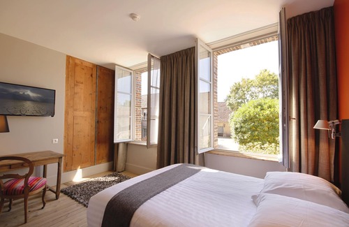 Conches-en-Ouche House | Discover Le Jardin Découverte: Spa Retreat with Breakfast