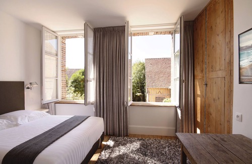 Conches-en-Ouche House | Discover Le Jardin Découverte: Spa Retreat with Breakfast