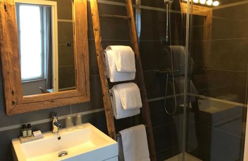 Conches-en-Ouche House | Experience Le Jardin Découverte: Family-Friendly Retreat