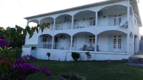 Capesterre-de-Marie-Galante Apartment | Experience Family-Friendly Comfort at Le Jardin d'Irélange