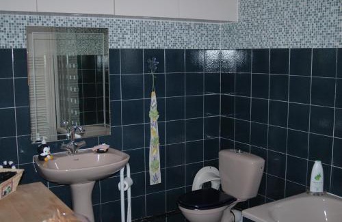 Saint-Bonnet-de-Mure Bed & Breakfast | Discover Oceanfront Bliss at Le Jardin de Roses