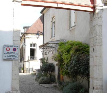 Beaune City Centre Apartment | Elegant Le Jardin des Chanceliers: 4-Star Family Retreat