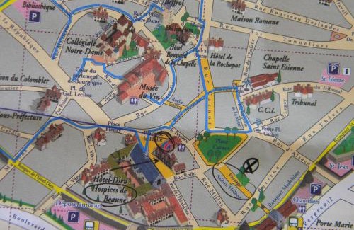 Beaune City Centre Apartment | Elegant Le Jardin des Chanceliers: 4-Star Family Retreat