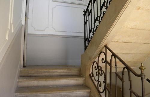 Beaune City Centre Apartment | Elegant Le Jardin des Chanceliers: 4-Star Family Retreat