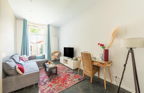 Le Bourg - Gare De Vaise Apartment | Explore Le Jardin des Docks - Family-Friendly Retreat