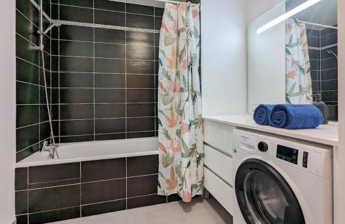 Bezons Apartment | Family-Friendly Stay at Le Jardin du Tramway, 30 Min from Paris