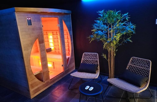 Tredion House | Relax at Gîte le jardin Médicis: Spa, Hot Tub & Sauna