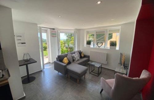 Vancia - Crepieux Apartment | Charming Le Jardin Suspendu: A Family-Friendly Retreat