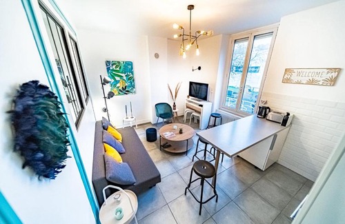 Yves Farge - Le Fleuve Apartment | Family-Friendly Stay at Le Jean Jaures in Gerland