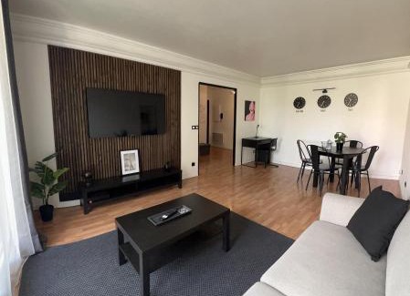 Arnouville Apartment | Discover Le Joyau Caché: Family-Friendly in Paris 2024