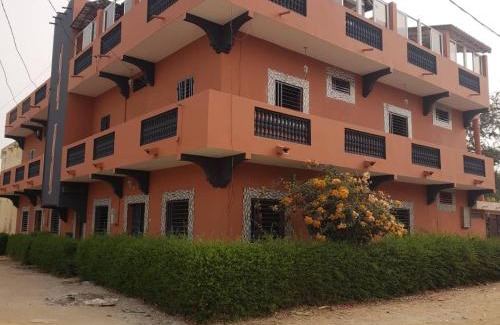 Ouoran Hotel | Budget-Friendly Le Kenkeni: Pet Friendly with Pool & Breakfast