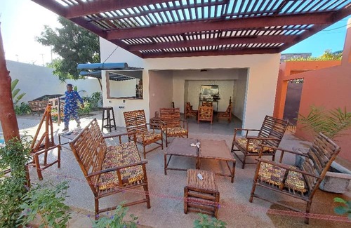 Ouoran Hotel | Budget-Friendly Le Kenkeni: Pet Friendly with Pool & Breakfast