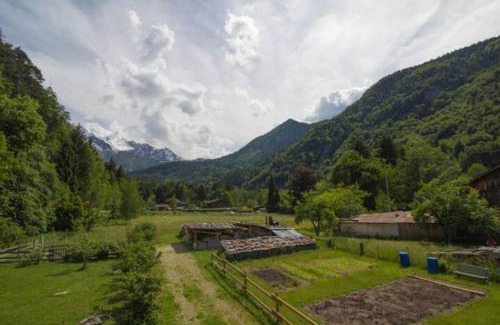 Les Houches Apartment | Peaceful Le Lac Apartment in Servoz with Family Amenities