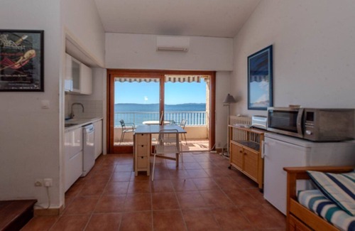Cavaliere Beach Apartment | Stunning Le Lavandou Seaview Retreat for 6, Near Beach